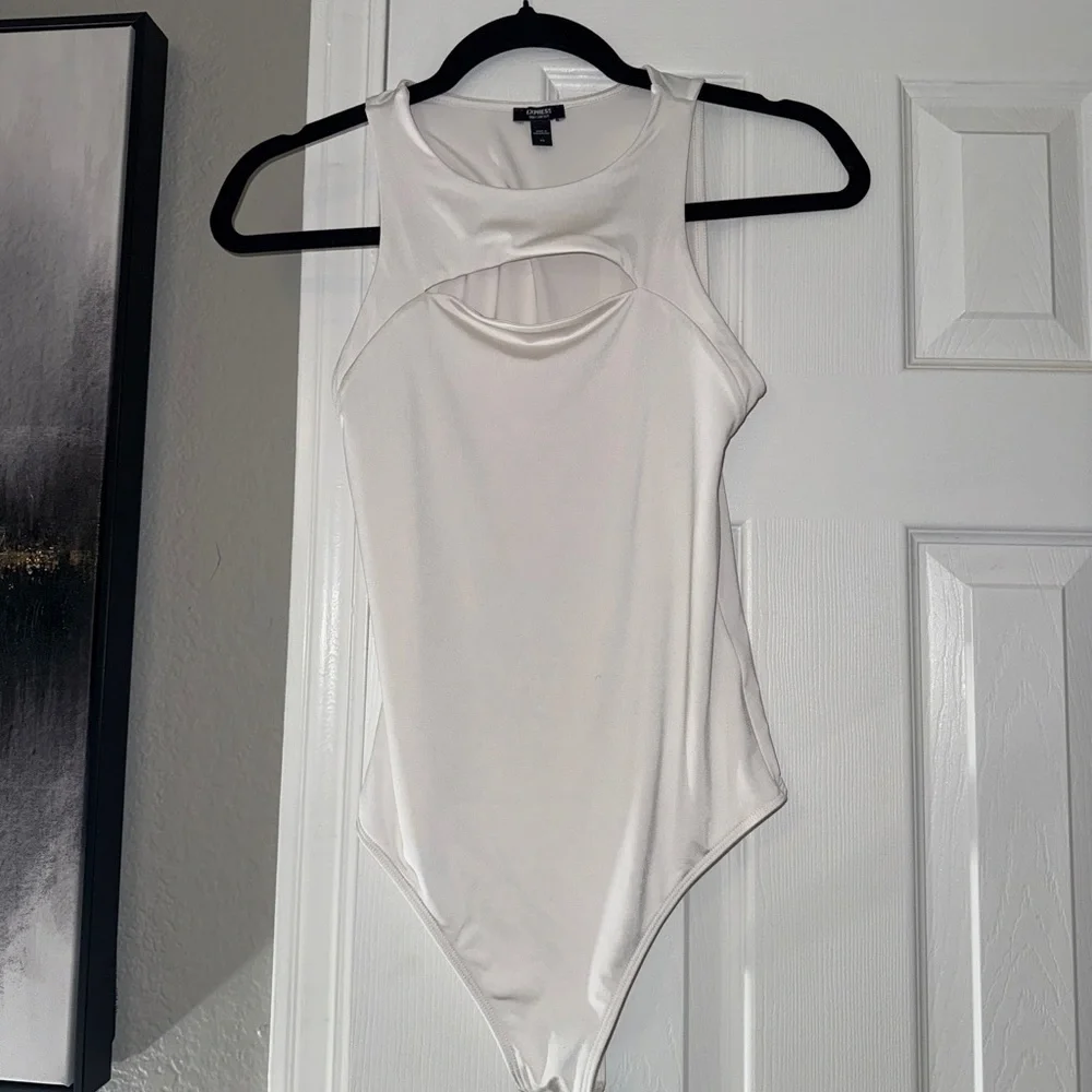 Express White Contour Bodysuit - Picture 3 of 5